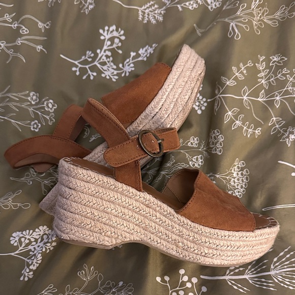 Universal Thread Women's Brown Espadrilles - Picture 5 of 6